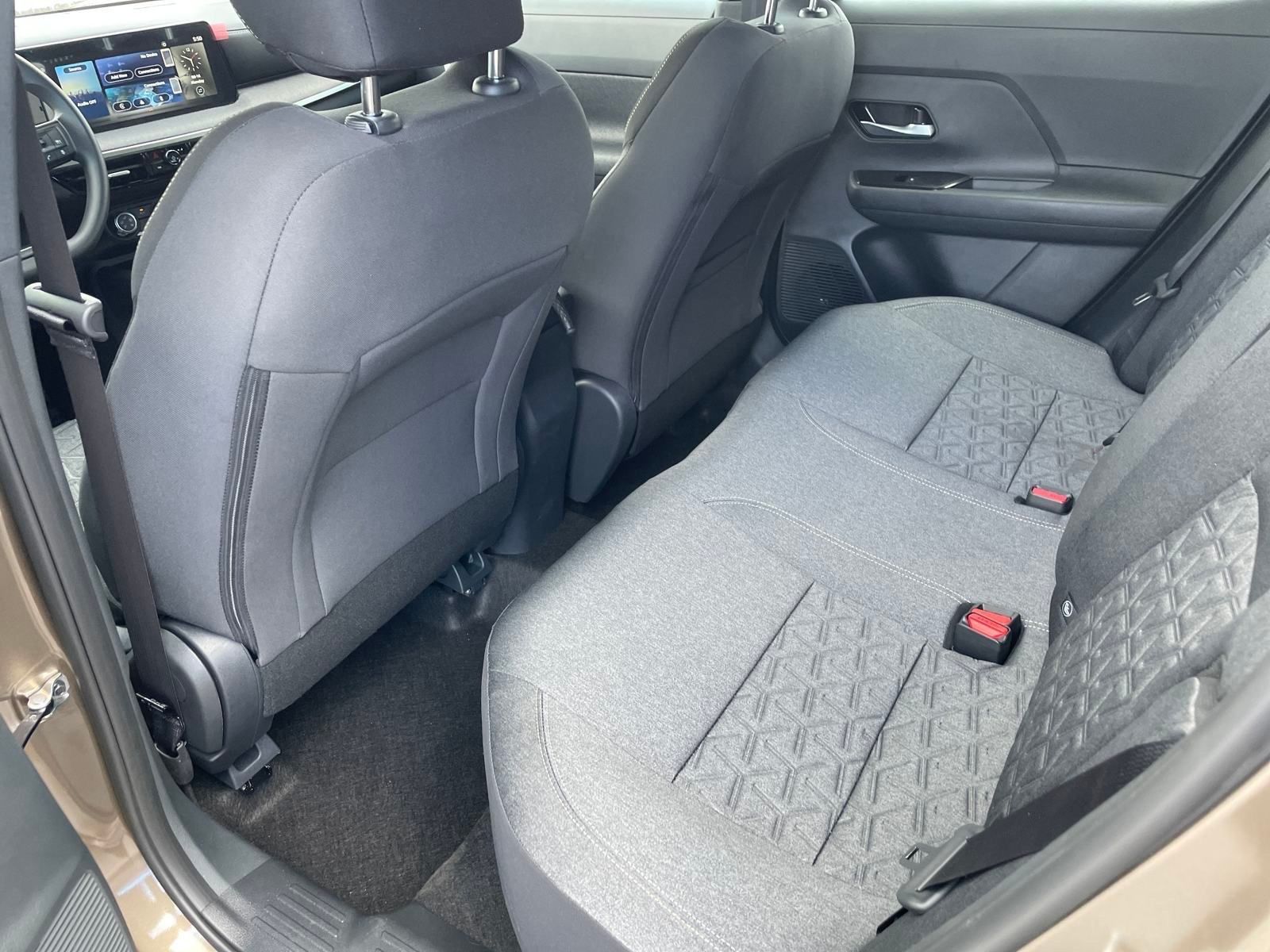 Vehicle image 11 of 19