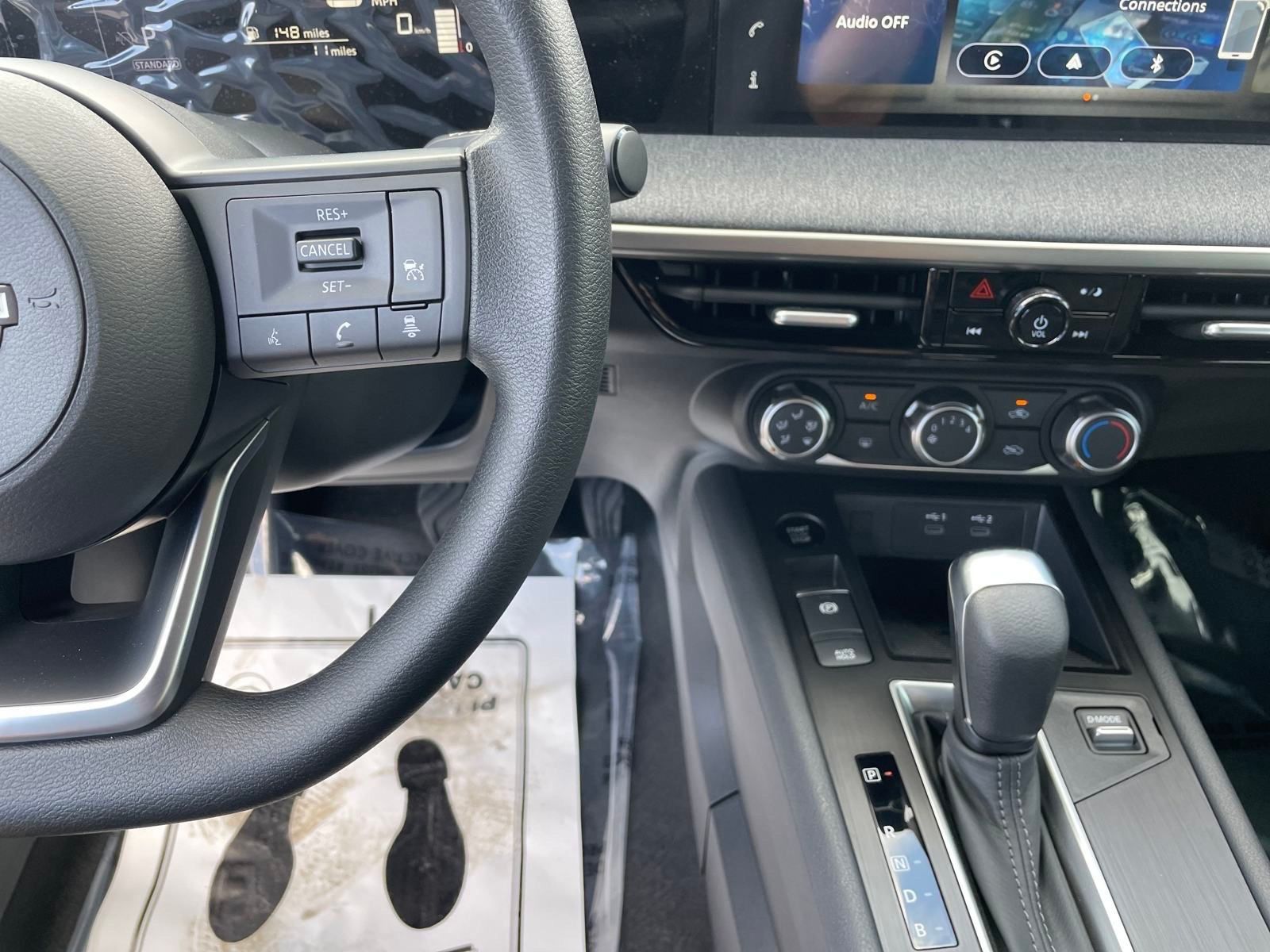 Vehicle image 14 of 19