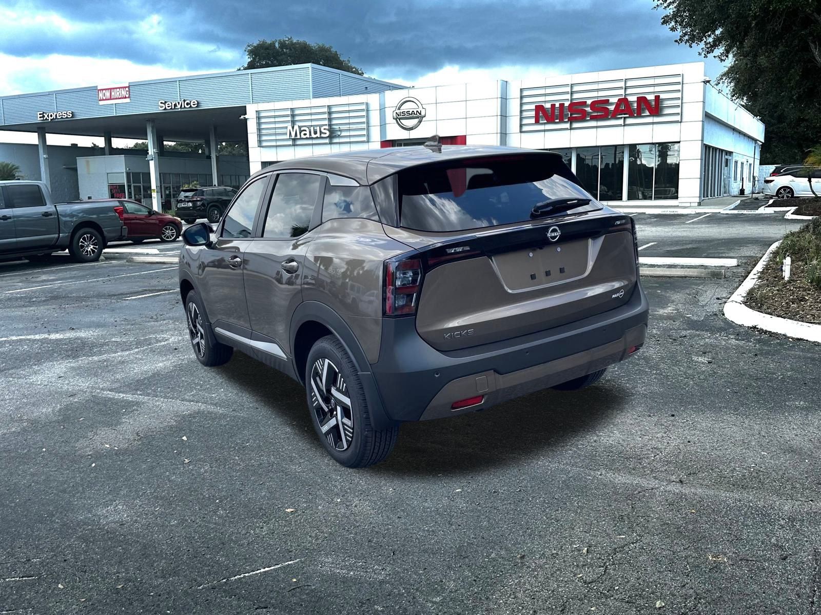 Vehicle image 7 of 19