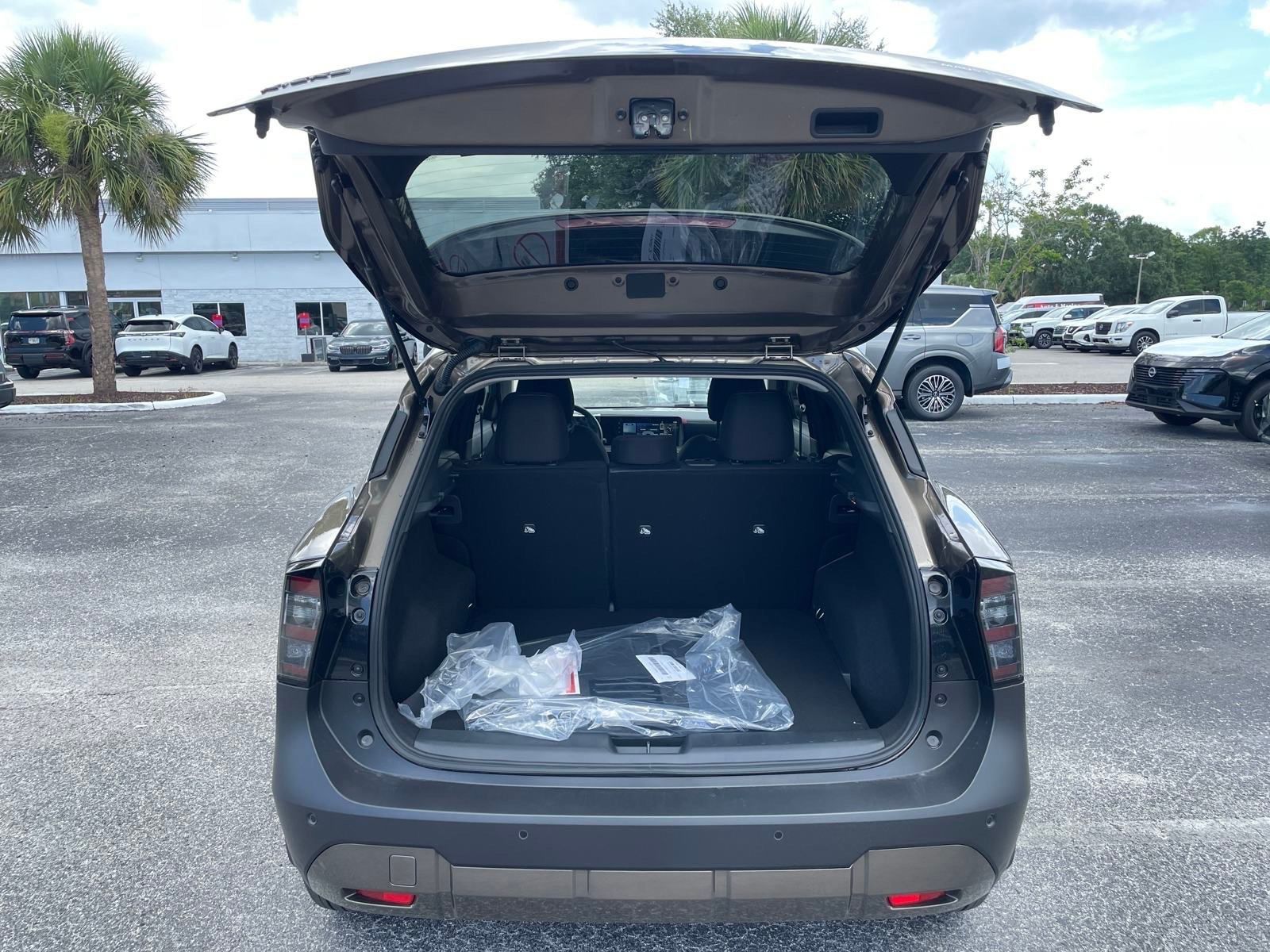 Vehicle image 10 of 19