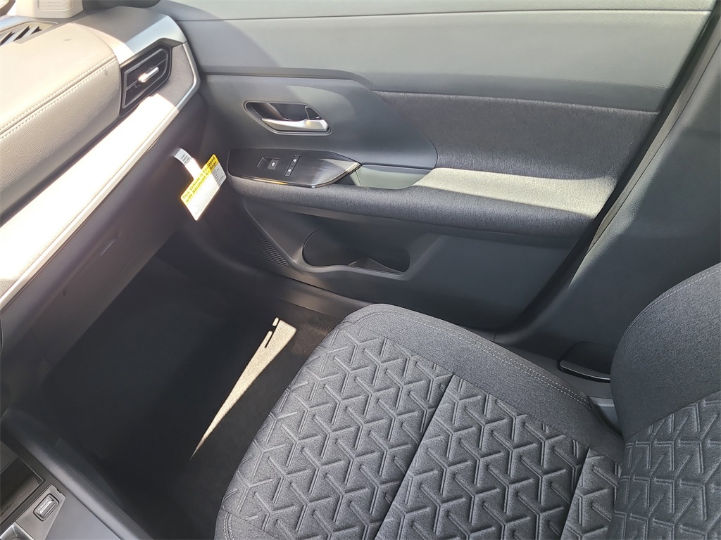 Vehicle image 16 of 16