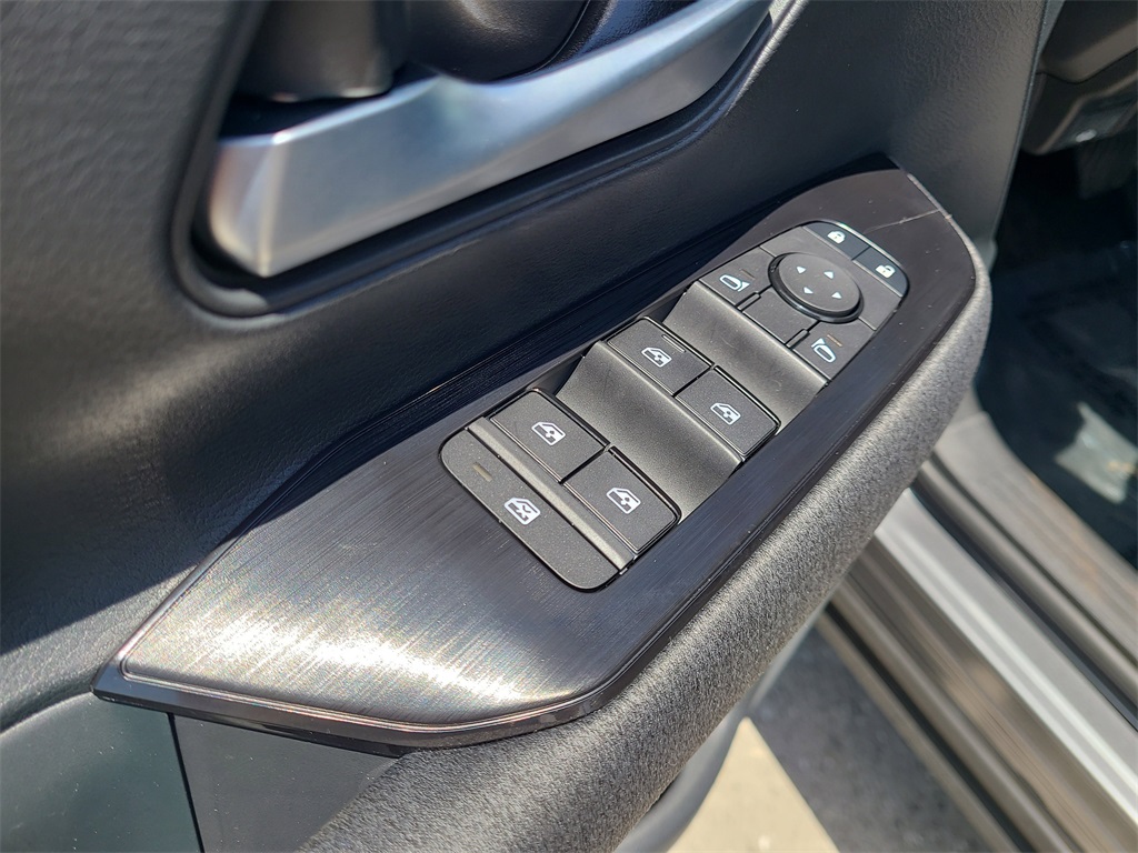 Vehicle image 15 of 16