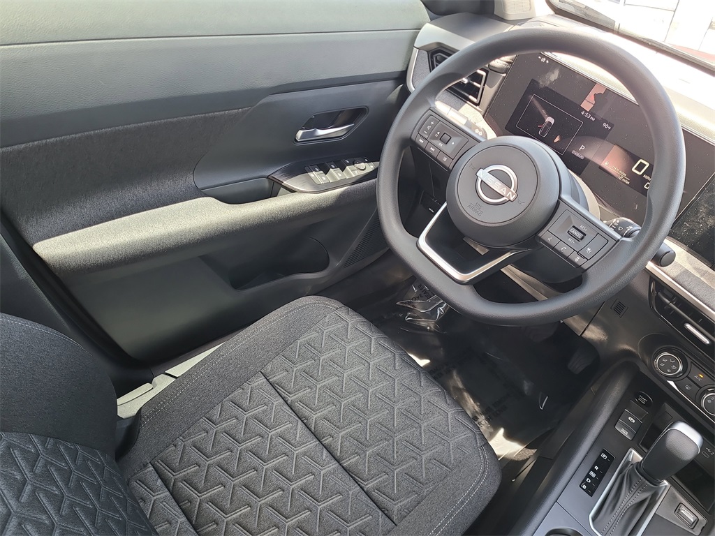 Vehicle image 10 of 16