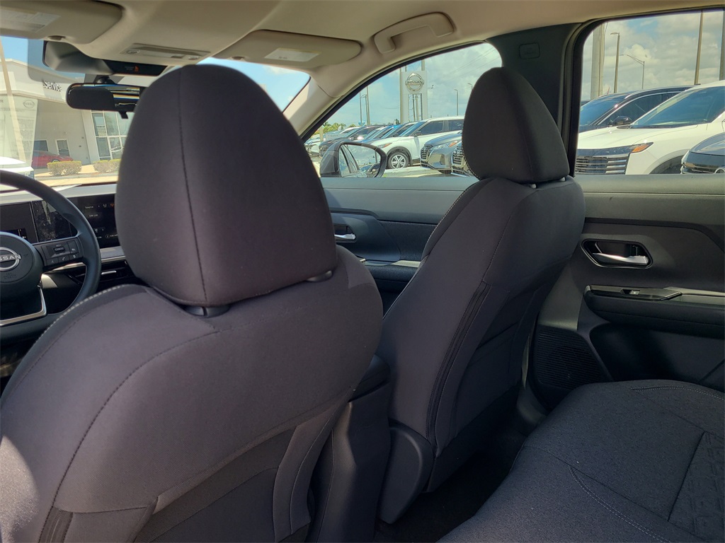 Vehicle image 8 of 16