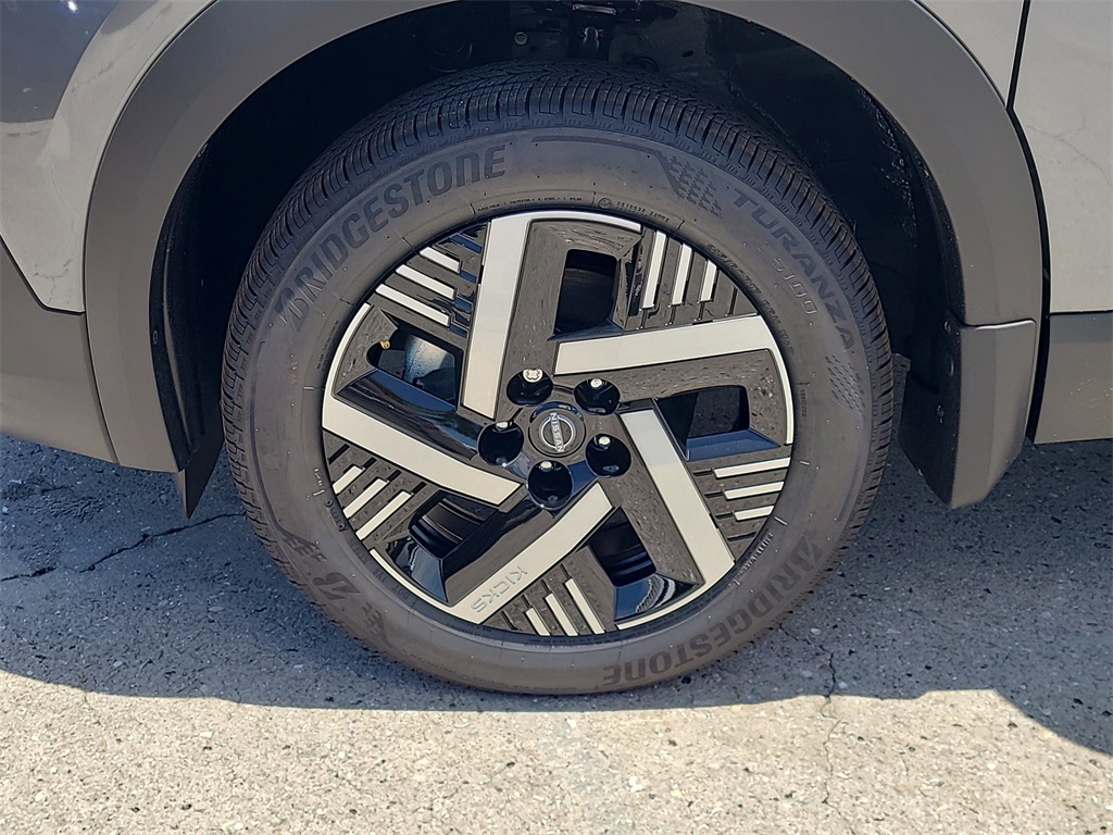 Vehicle image 4 of 16
