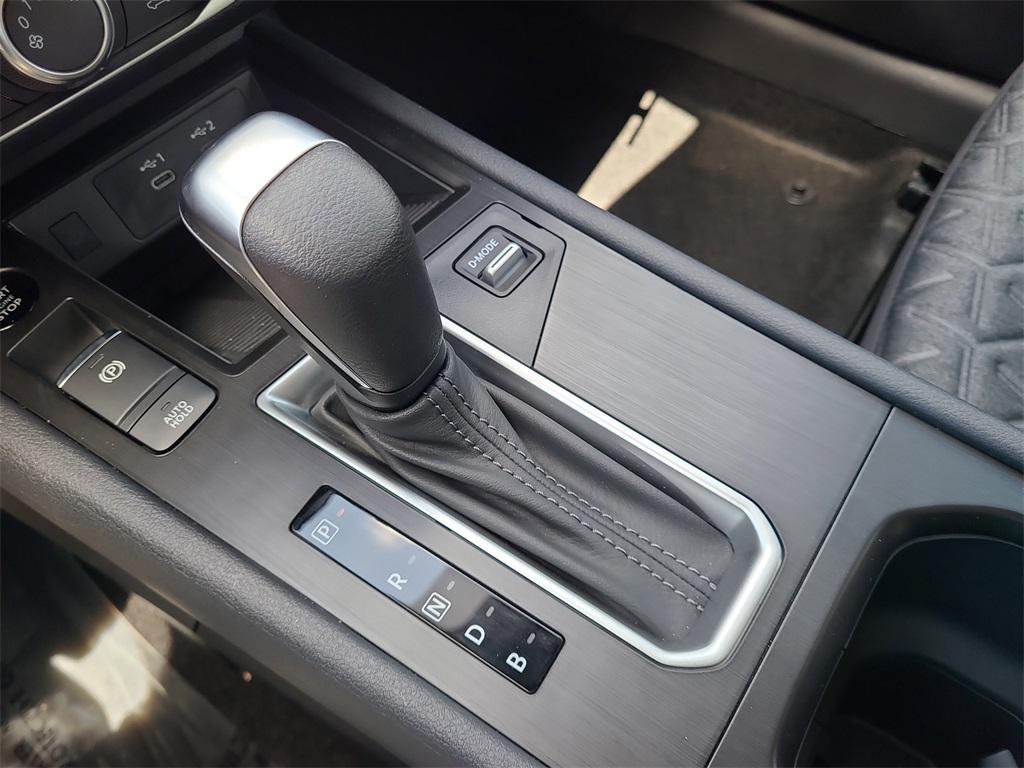 Vehicle image 14 of 16