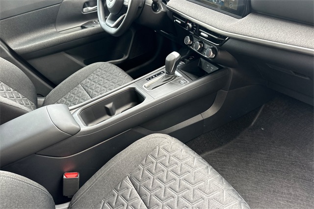 Vehicle image 13 of 27
