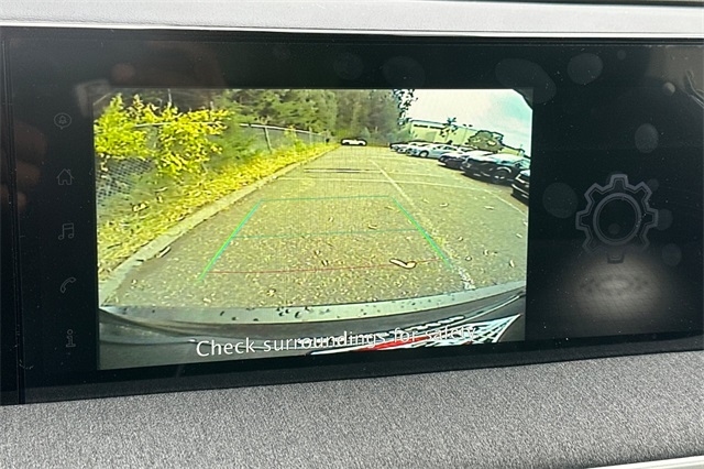 Vehicle image 11 of 27