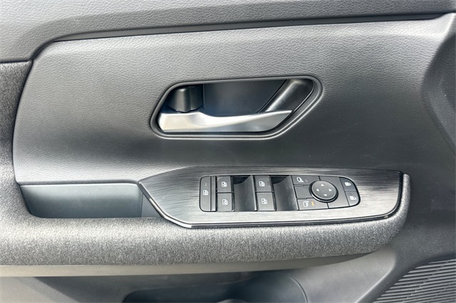 Vehicle image 16 of 27