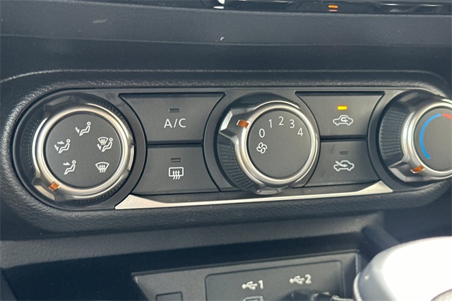 Vehicle image 14 of 27