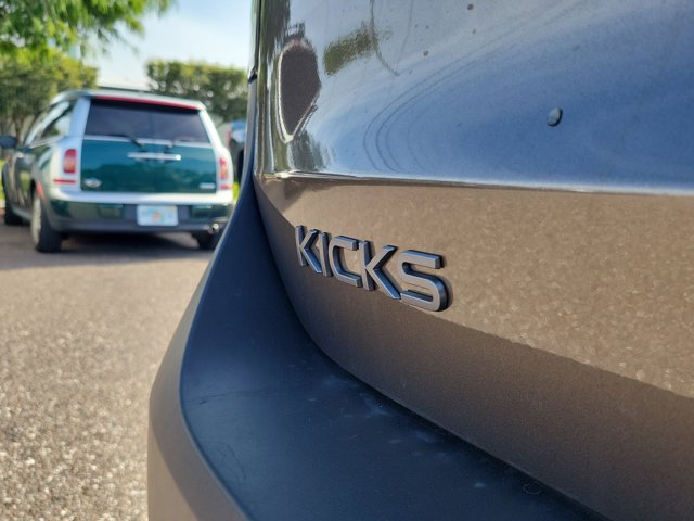 Vehicle image 25 of 30