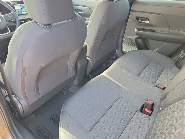 Vehicle image 8 of 30