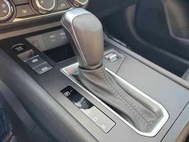 Vehicle image 17 of 30