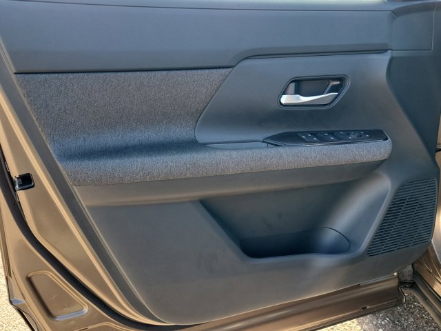 Vehicle image 18 of 30