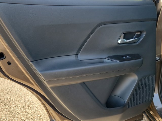 Vehicle image 19 of 30