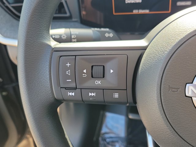 Vehicle image 27 of 30