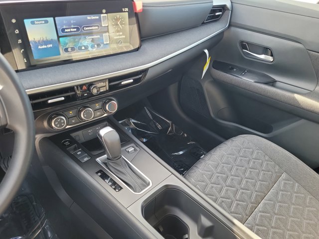 Vehicle image 26 of 30