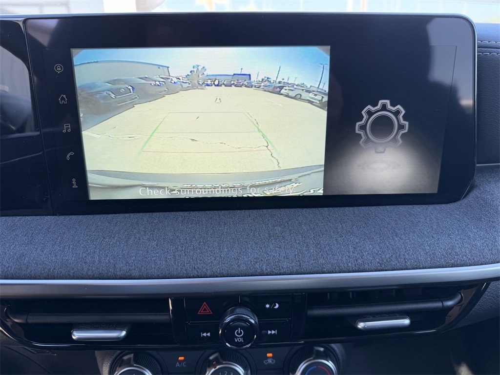 Vehicle image 20 of 33