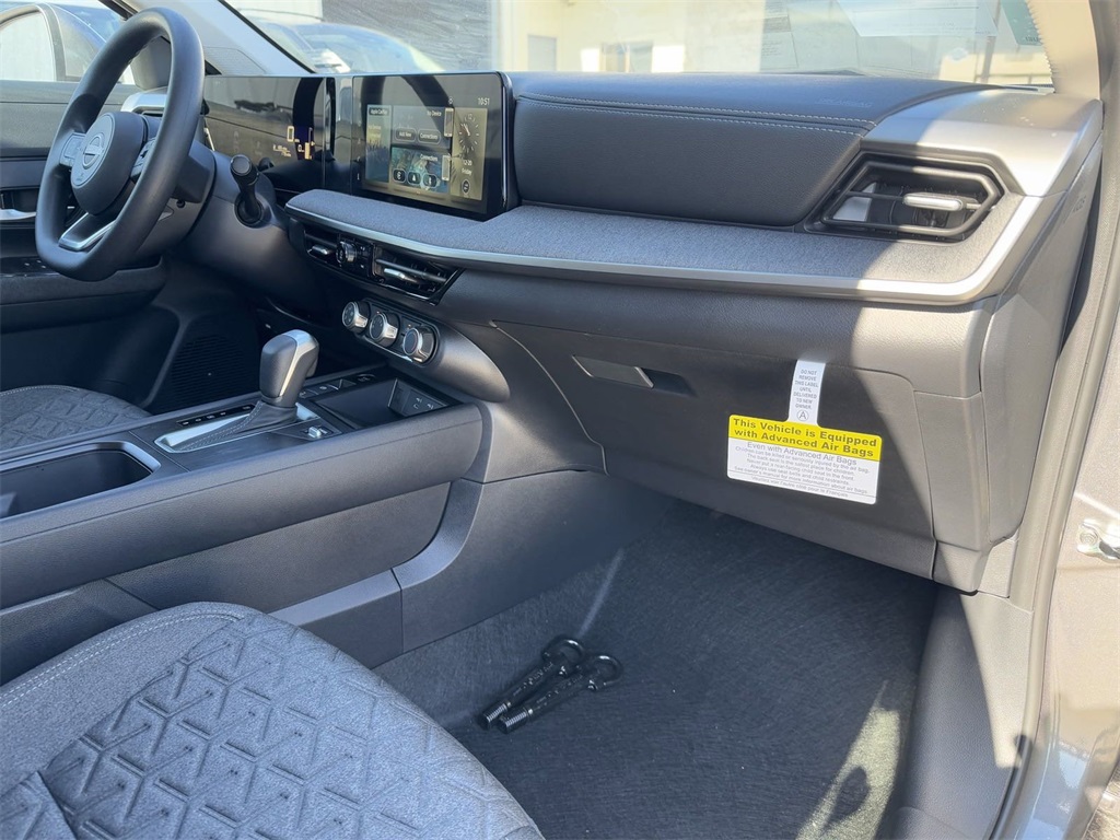 Vehicle image 10 of 33