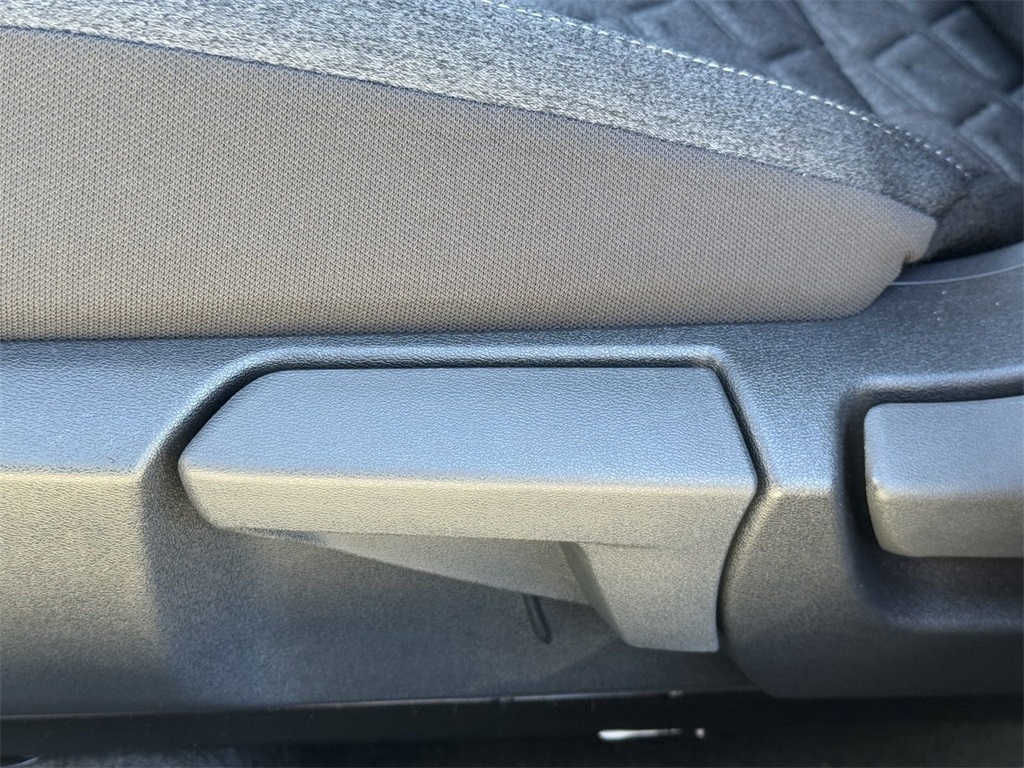 Vehicle image 18 of 33