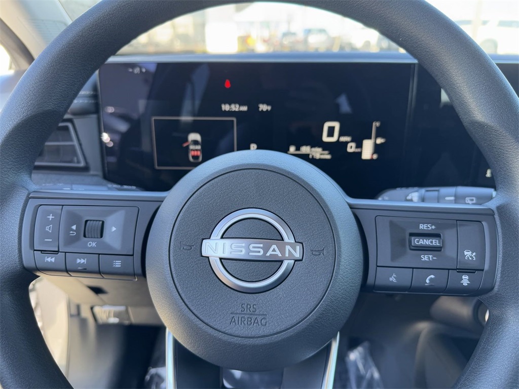 Vehicle image 27 of 33