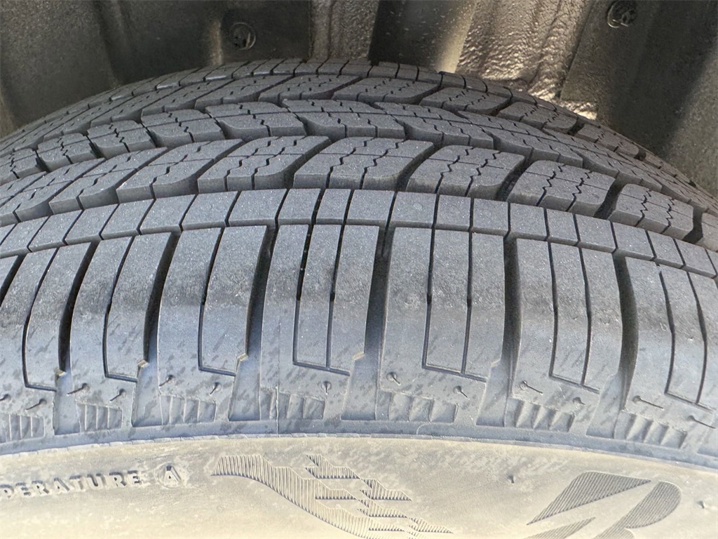 Vehicle image 31 of 33