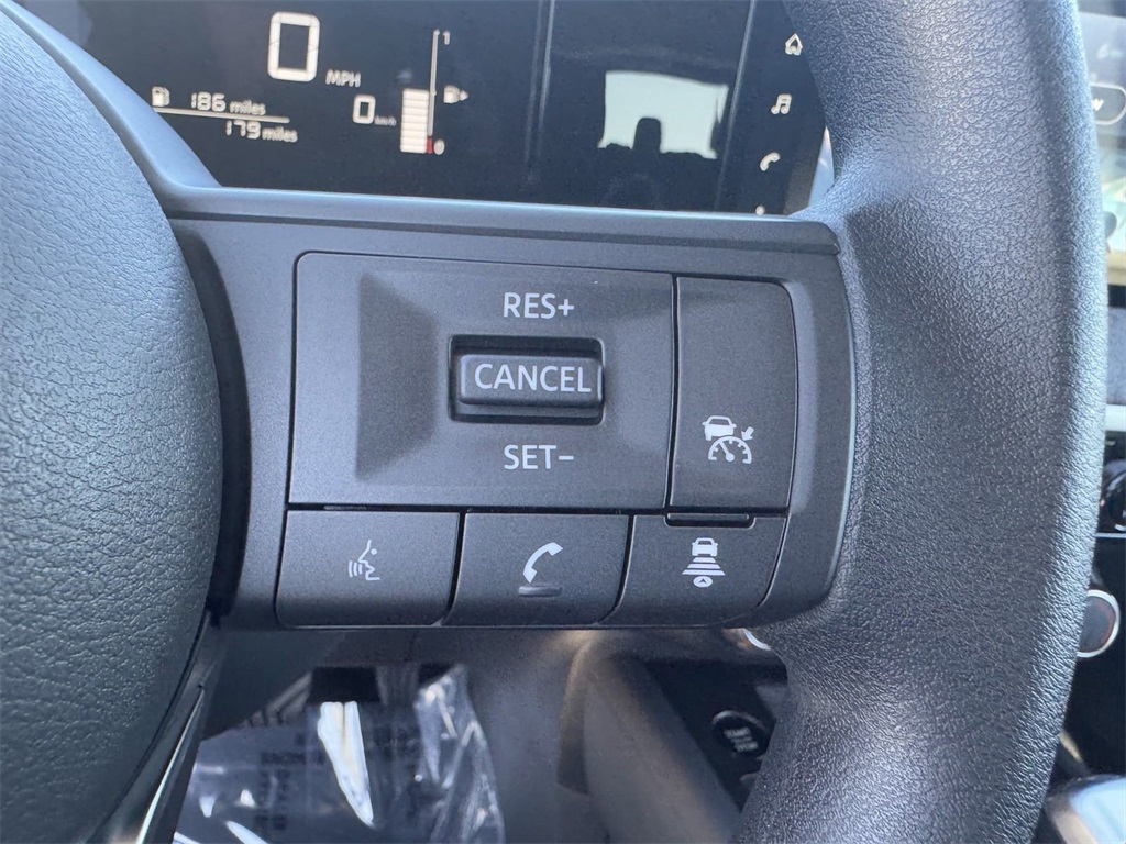 Vehicle image 26 of 33