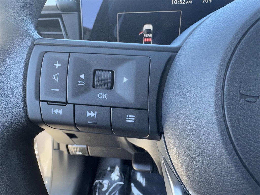 Vehicle image 25 of 33