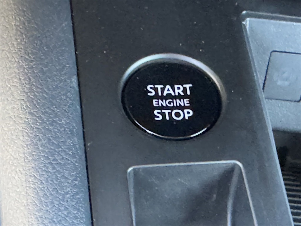 Vehicle image 22 of 33