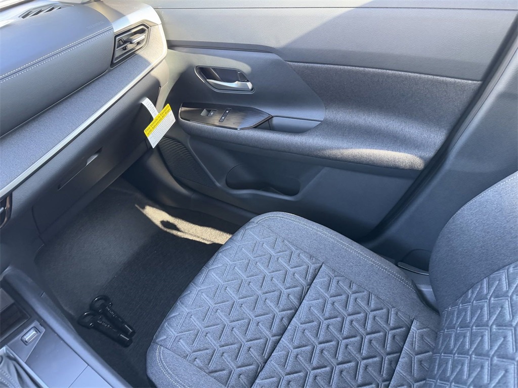 Vehicle image 14 of 33
