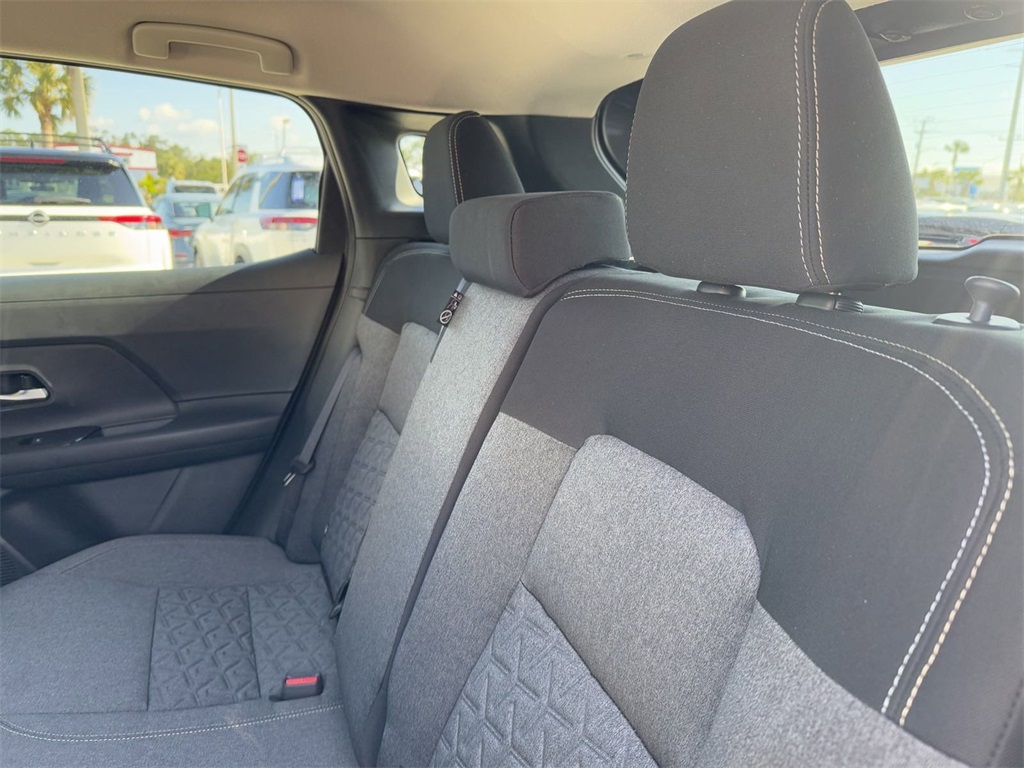 Vehicle image 15 of 33