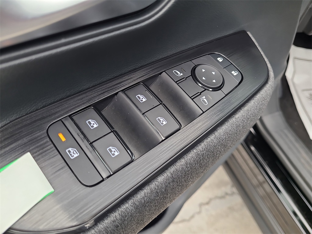 Vehicle image 16 of 16