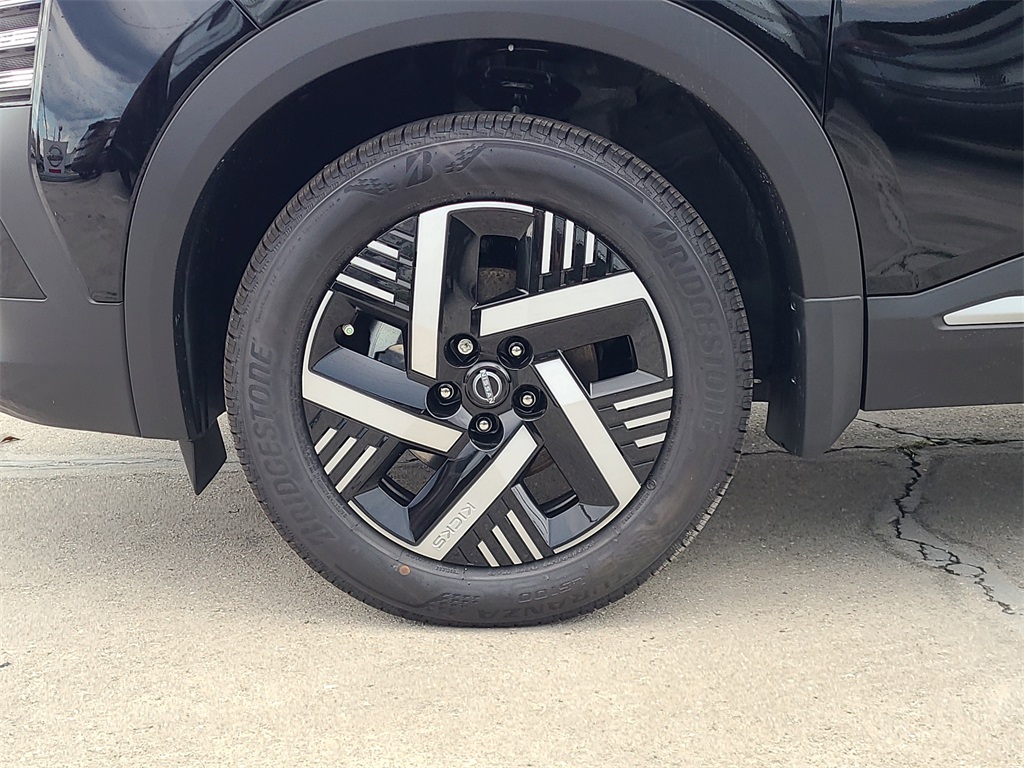 Vehicle image 4 of 16