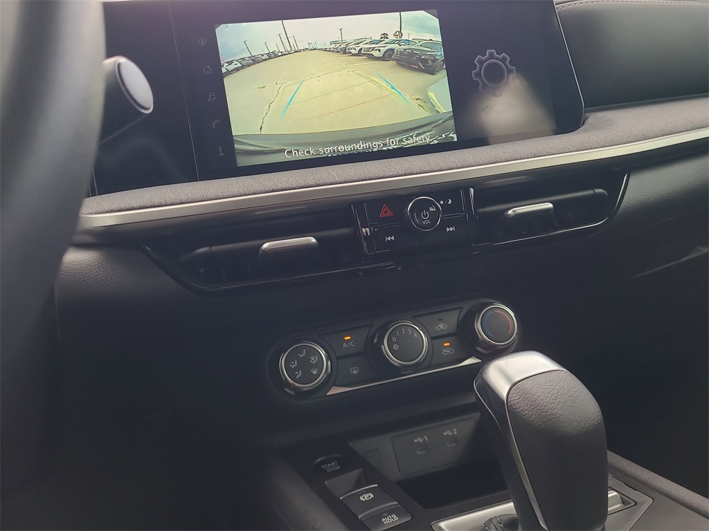 Vehicle image 11 of 16
