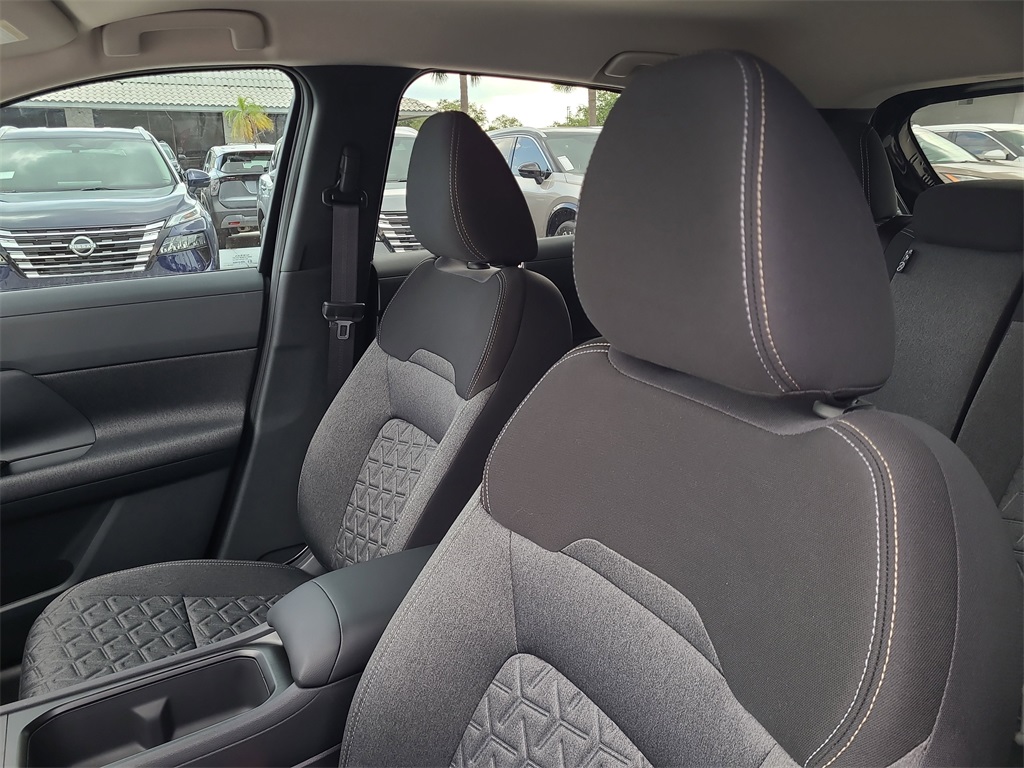 Vehicle image 7 of 16