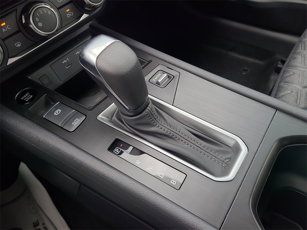 Vehicle image 13 of 16