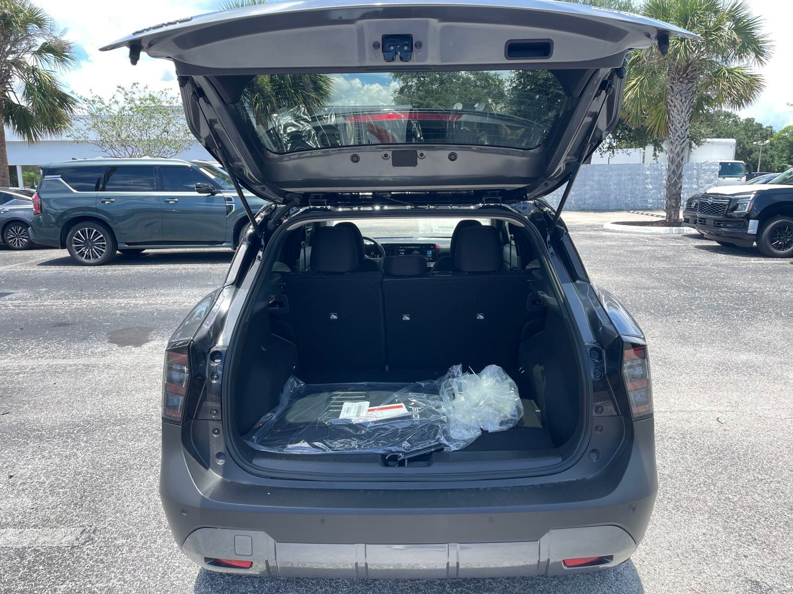 Vehicle image 9 of 18