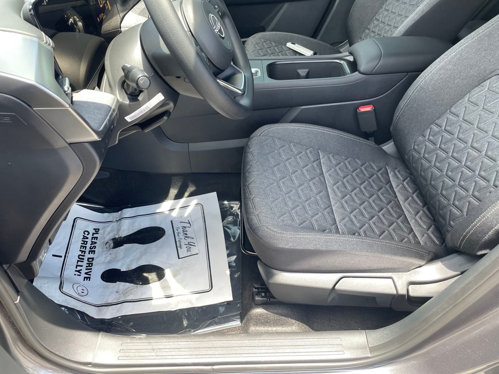 Vehicle image 11 of 18