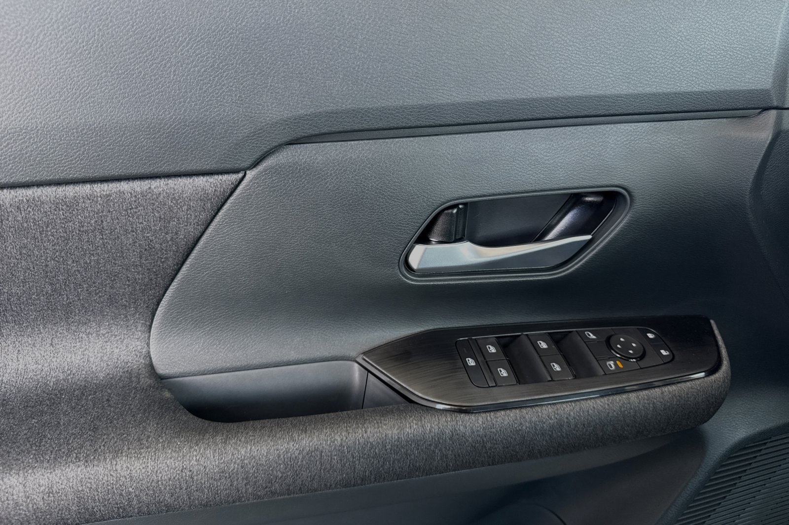 Vehicle image 11 of 31