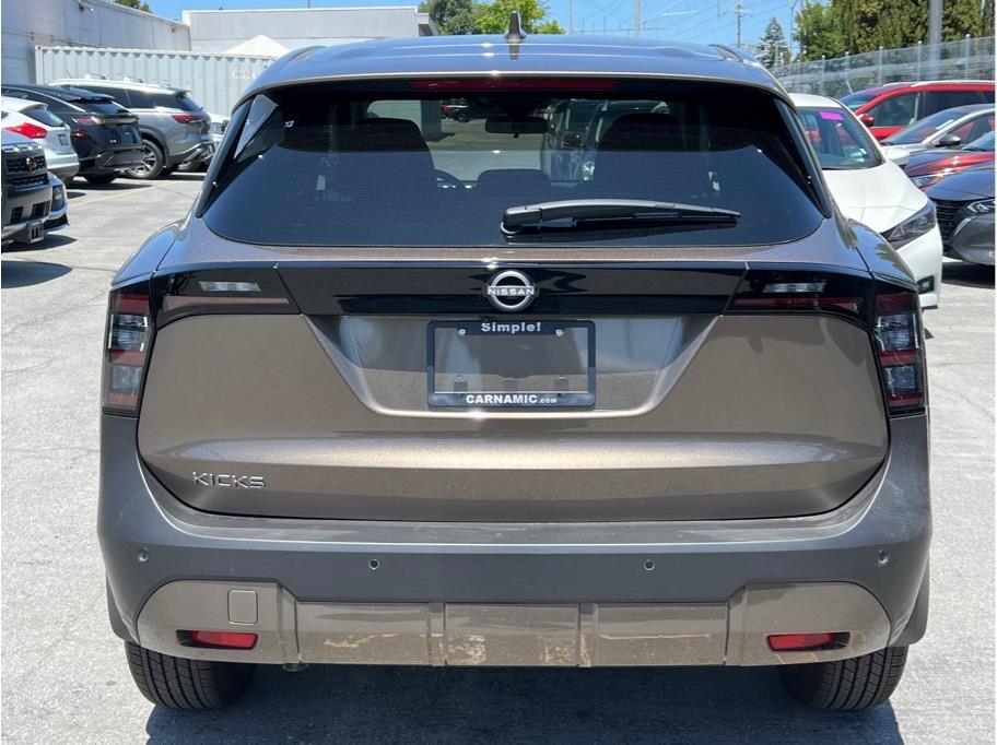Vehicle image 4 of 22
