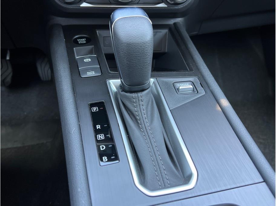 Vehicle image 16 of 22