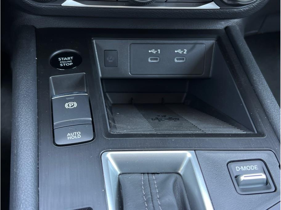Vehicle image 21 of 22