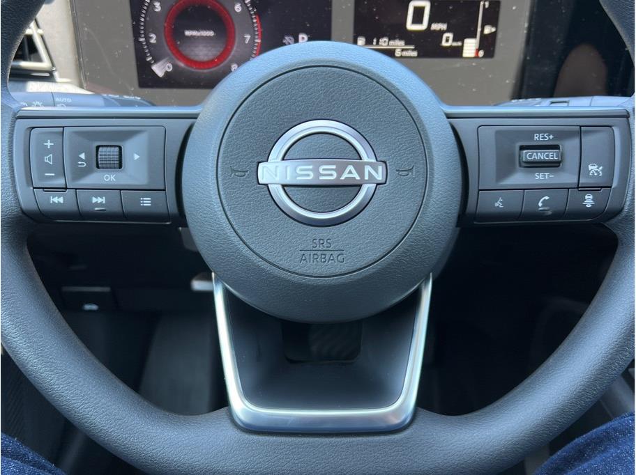 Vehicle image 11 of 22