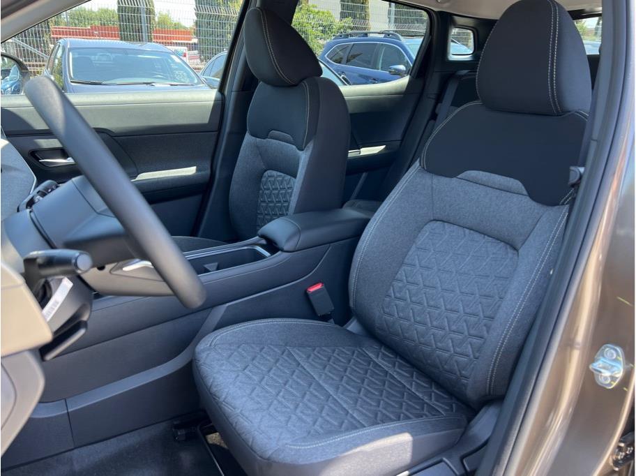 Vehicle image 8 of 22