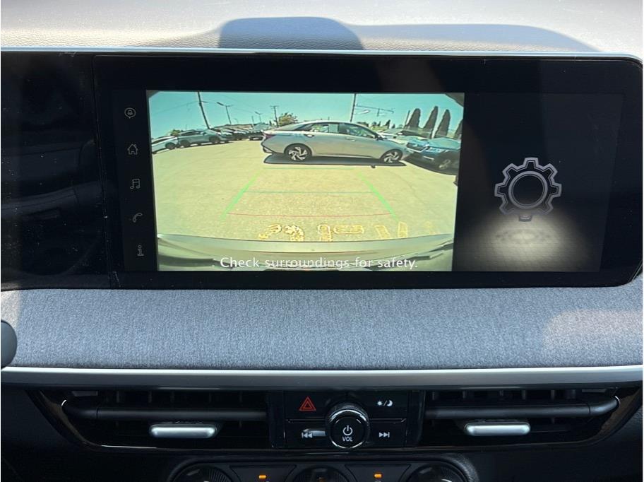 Vehicle image 14 of 22