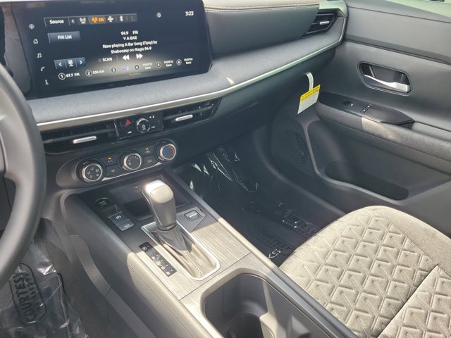 Vehicle image 27 of 30