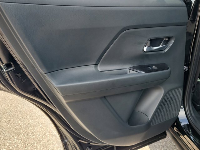 Vehicle image 19 of 30