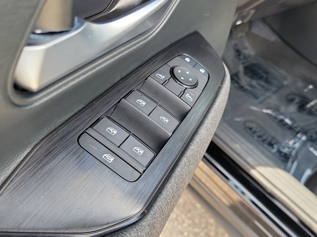 Vehicle image 21 of 30
