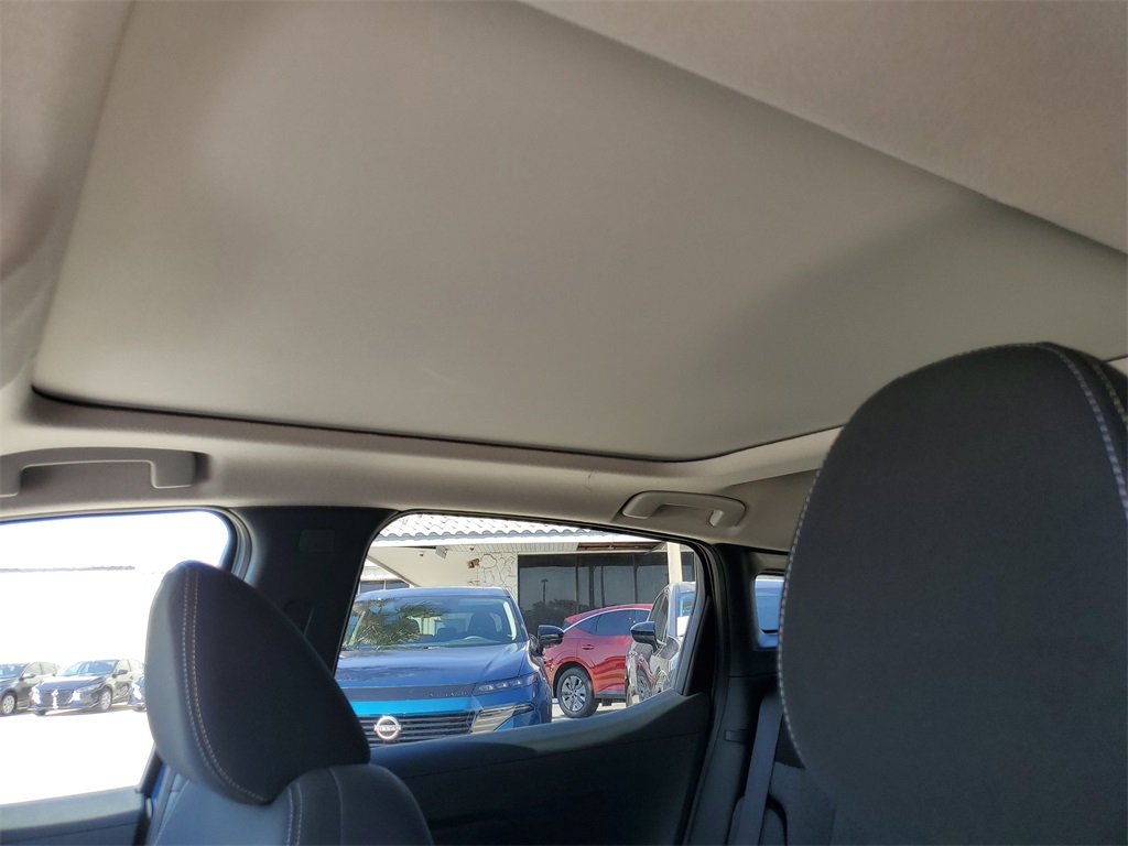 Vehicle image 9 of 13