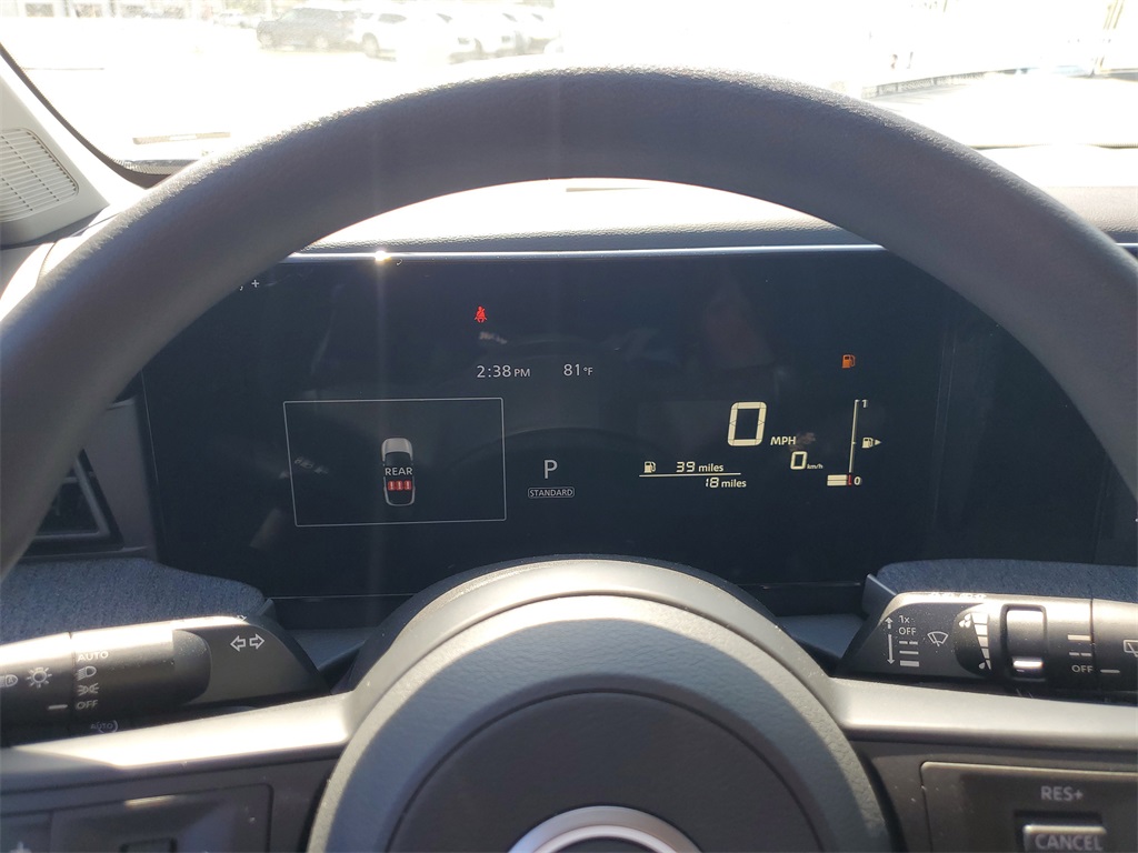 Vehicle image 11 of 13